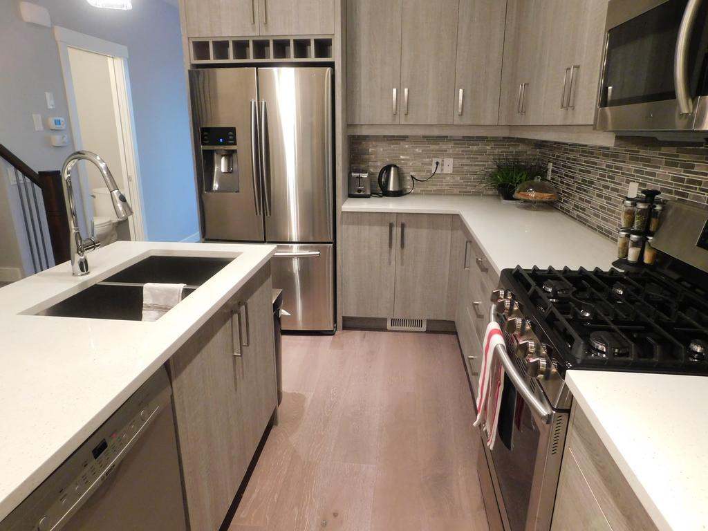 Three-bedroom House With Balcony #33 Sunalta Downtown Calgary