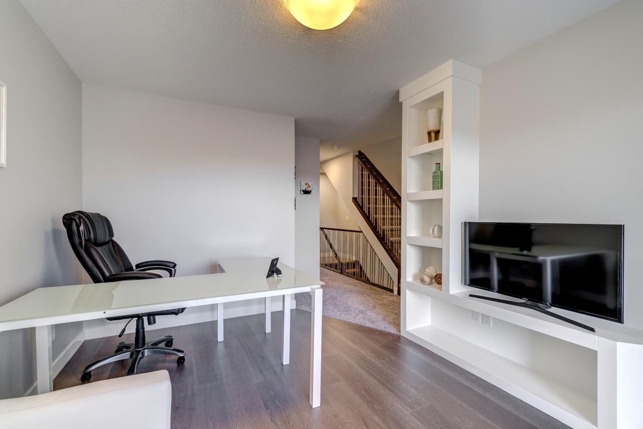 Three-bedroom House With Balcony #33 Sunalta Downtown Apartment *