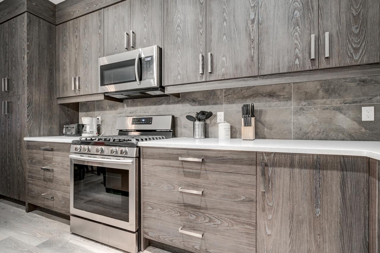 Three-bedroom House With Walk-in Closet #29 Sunalta Downtown * Calgary