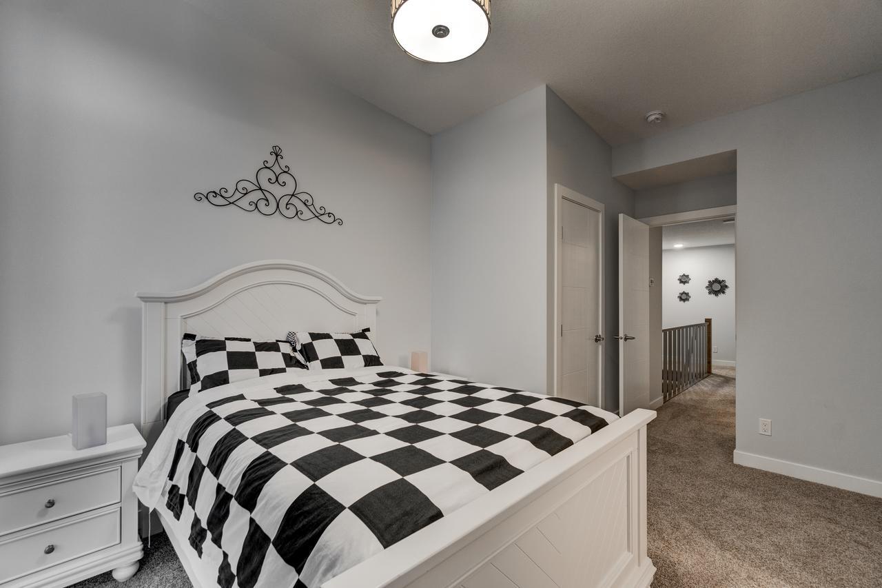 Three-bedroom House With Walk-in Closet #29 Sunalta Downtown * Calgary