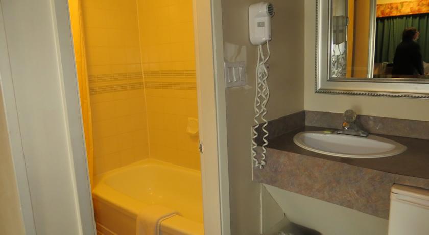 Super 8 Village Hotel Calgary