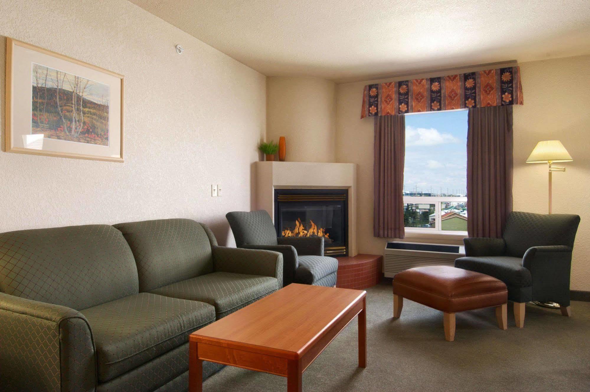 Days By Wyndham Airport Hotel