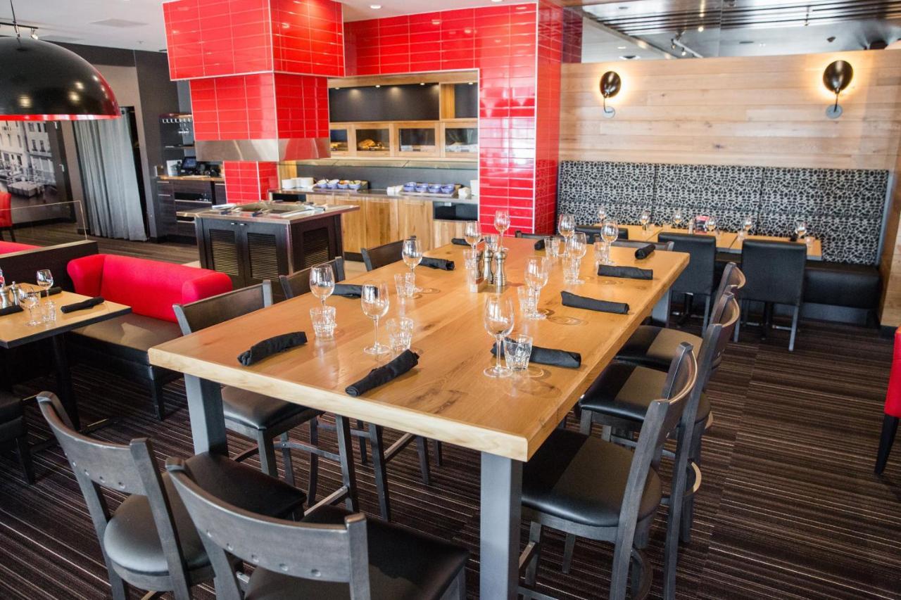 Hotel Holiday Inn Hotel & Suites Calgary South - Conference Ctr By Ihg 3*