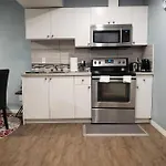 Cozy Two Bedroom Guest Suite In Nw