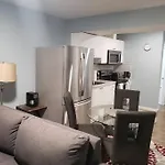 Cozy Two Bedroom Guest Suite In Nw
