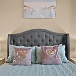 Stylish Downtown Condos By Globalstay
