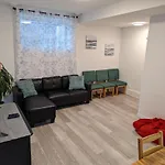 Livingston Howse Haven - A Simple & Cozy Private Two-Bedroom Basement Suite With Free Parking