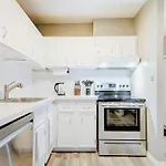 Top Floor 2Br, Stampede & Free Parking By Doorbed