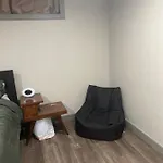 Spacious Room & Living Area In Nw!