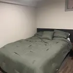 Spacious Room & Living Area In Nw!