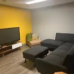 Spacious Room & Living Area In Nw!