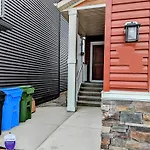 Livingston Howse Haven - A Simple & Cozy Private Two-Bedroom Basement Suite With Free Parking