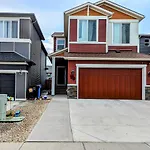Livingston Howse Haven - A Simple & Cozy Private Two-Bedroom Basement Suite With Free Parking