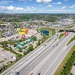 Super 8 By Wyndham Calgary Shawnessy Area