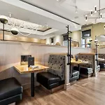 Sandman Signature Calgary Airport Hotel