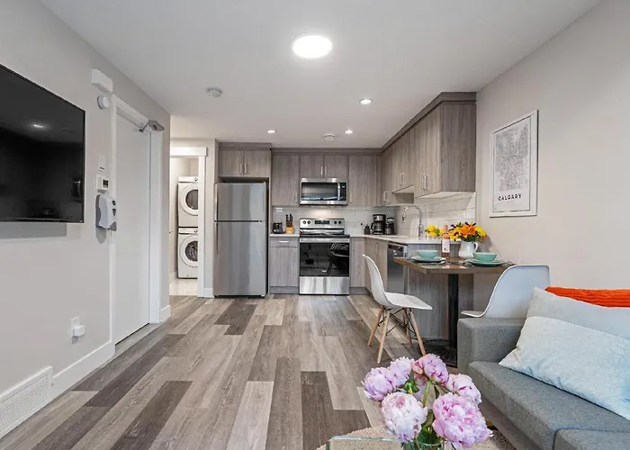 Contemporary 1Br Home Full Kitchen Smarttv