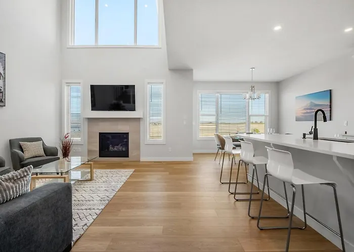 Bright & Spacious 3 Beds Luxury Home In Se Calgary