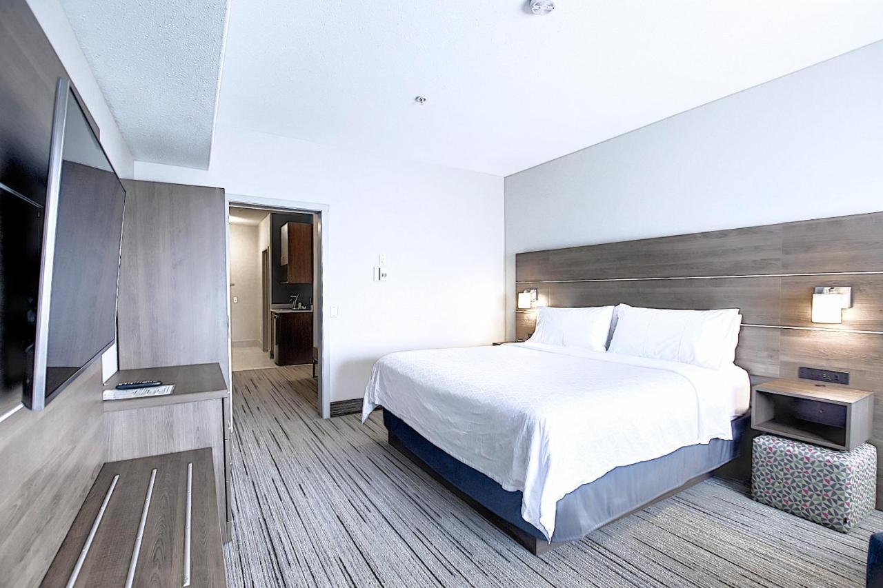 Express Airport By Ihg Hotel Calgary