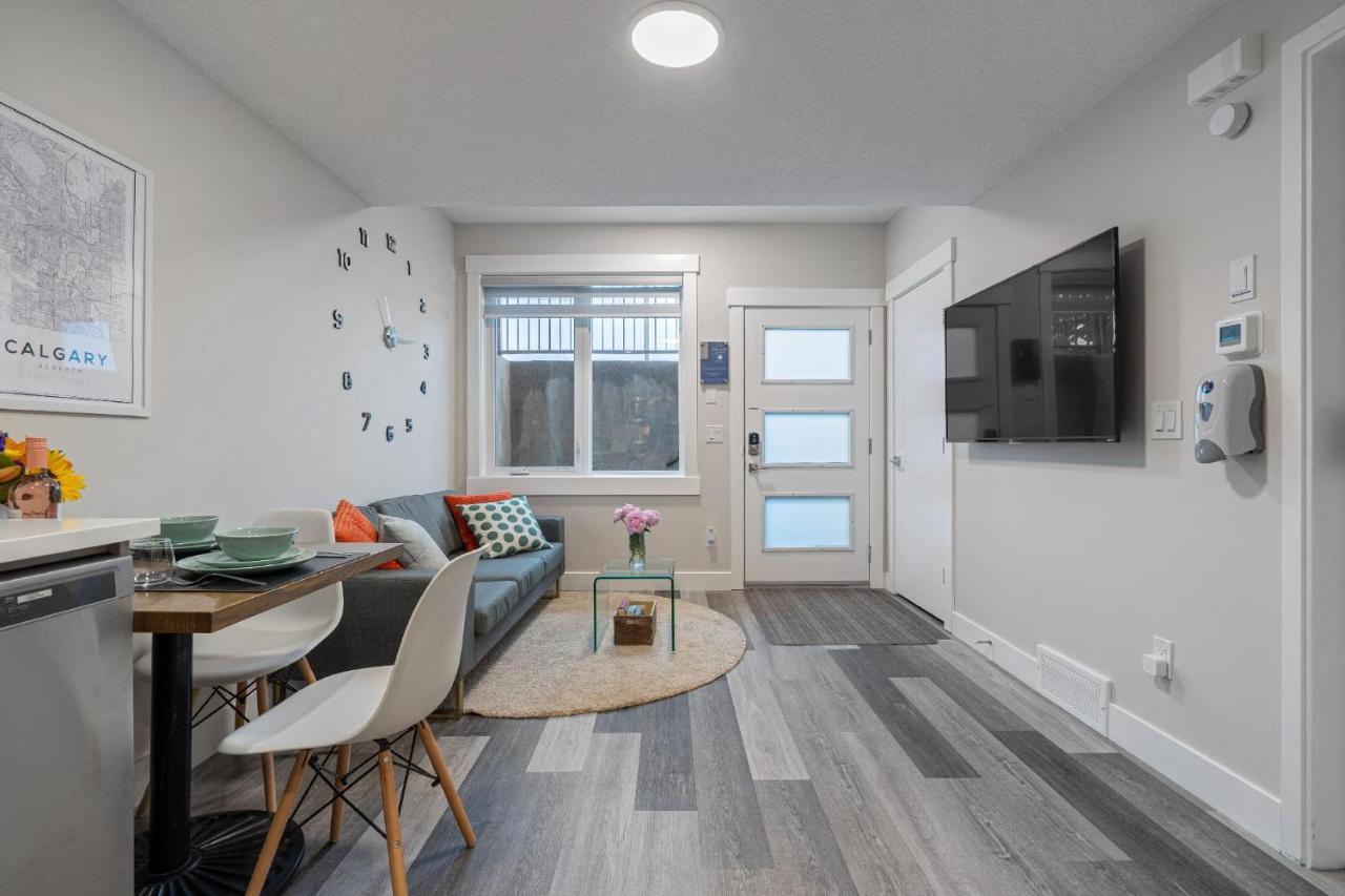 Contemporary 1br Full Kitchen Smarttv