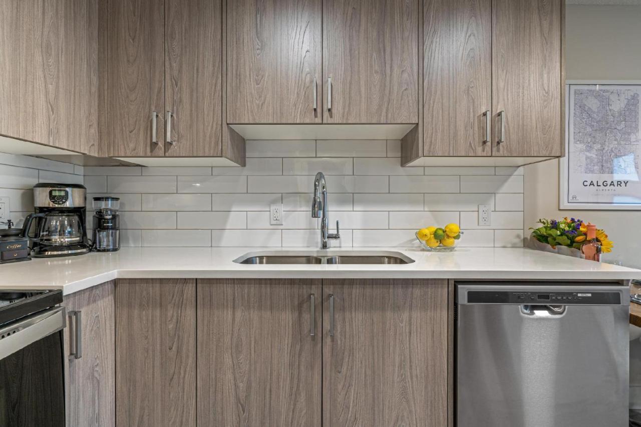 Contemporary 1br Full Kitchen Smarttv * Calgary