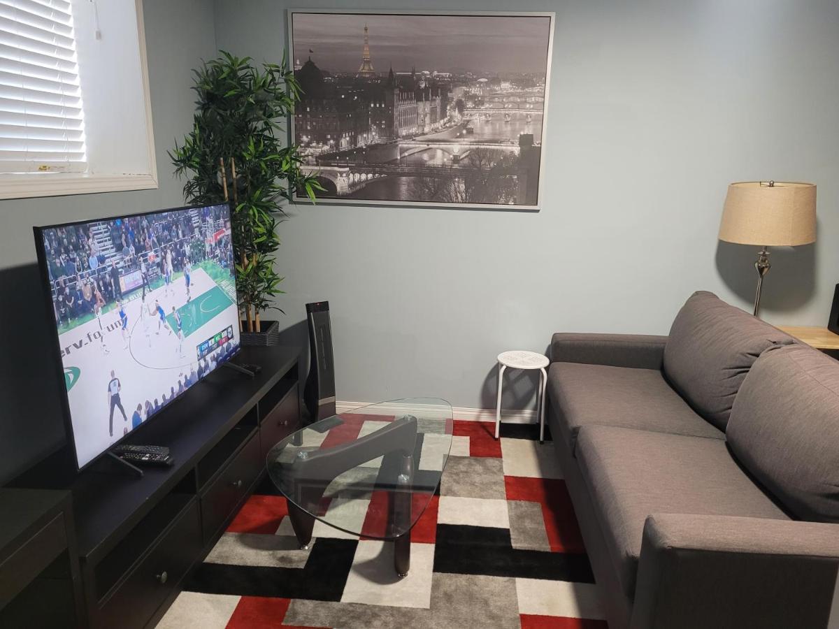 Cozy Two Bedroom Guest In Nw Apartment Calgary