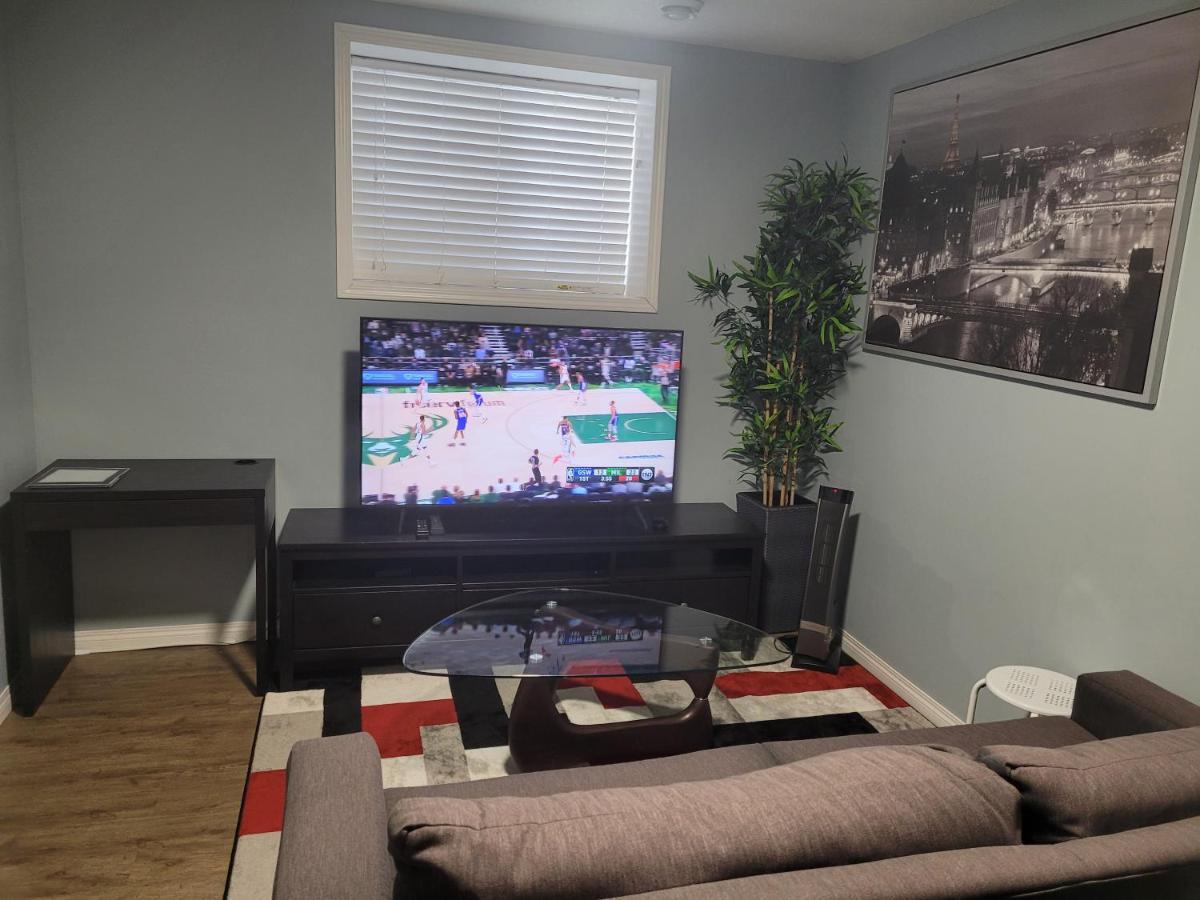 Cozy Two Bedroom Guest In Nw * Calgary