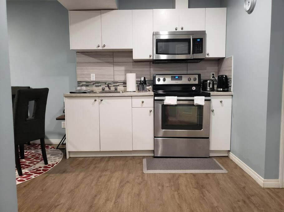 Cozy Two Bedroom Guest In Nw Apartment *