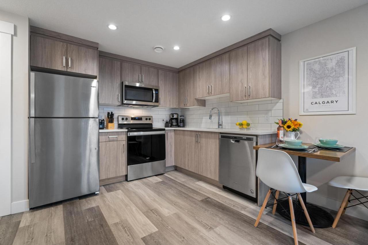 Contemporary 1br Full Kitchen Smarttv * Calgary