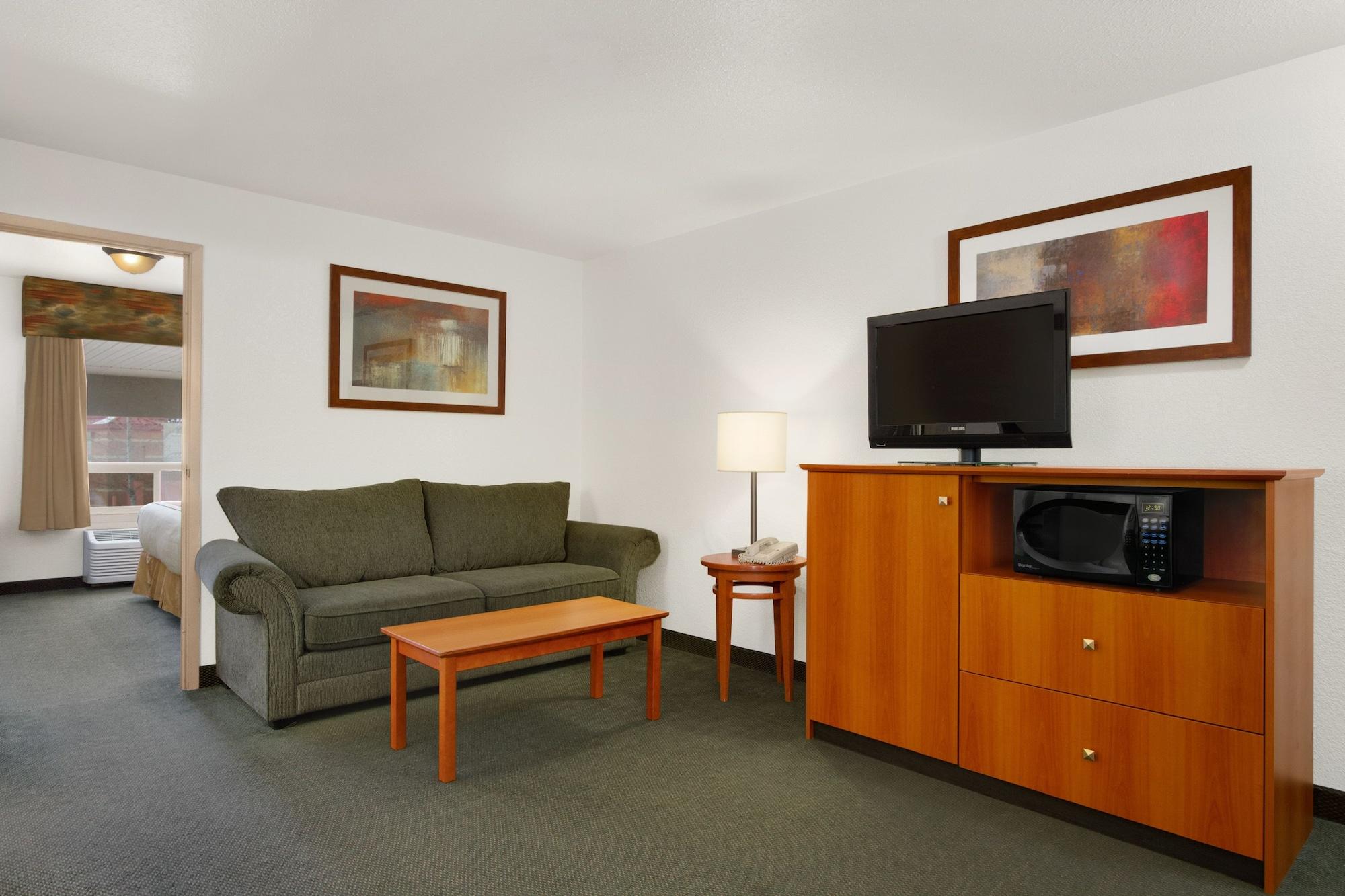 Super 8 By Wyndham Shawnessy Area Calgary