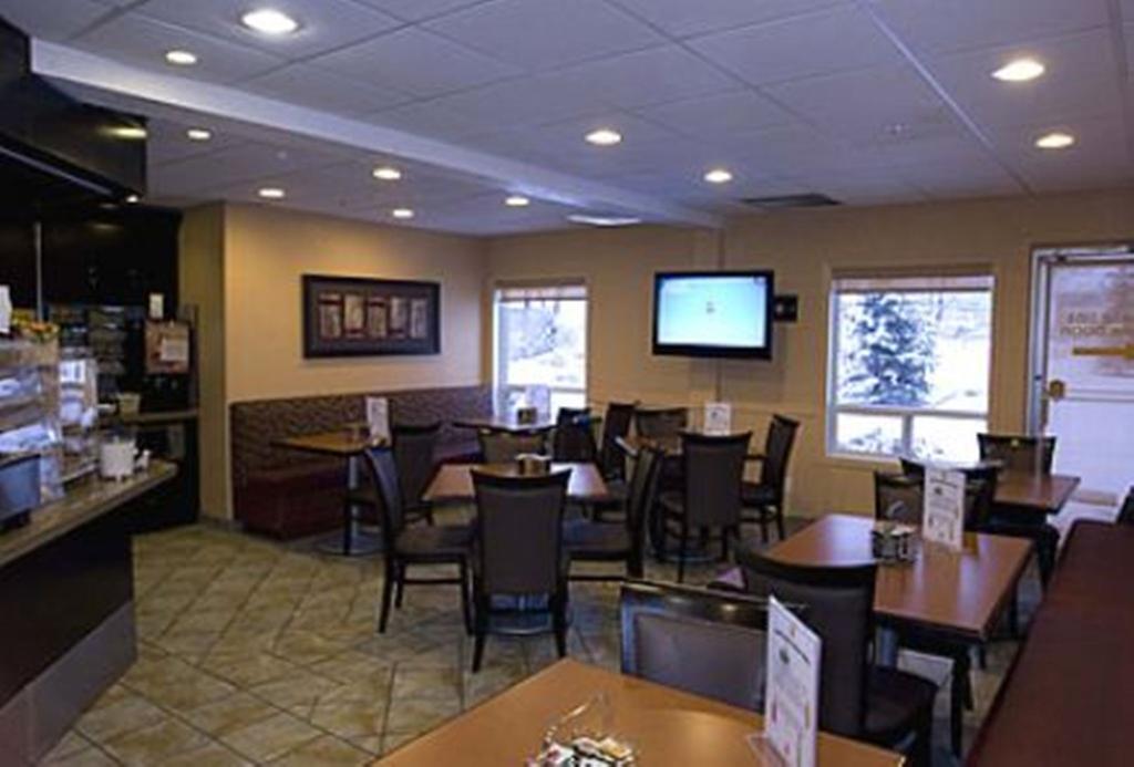 Hotel Super 8 By Wyndham Shawnessy Area