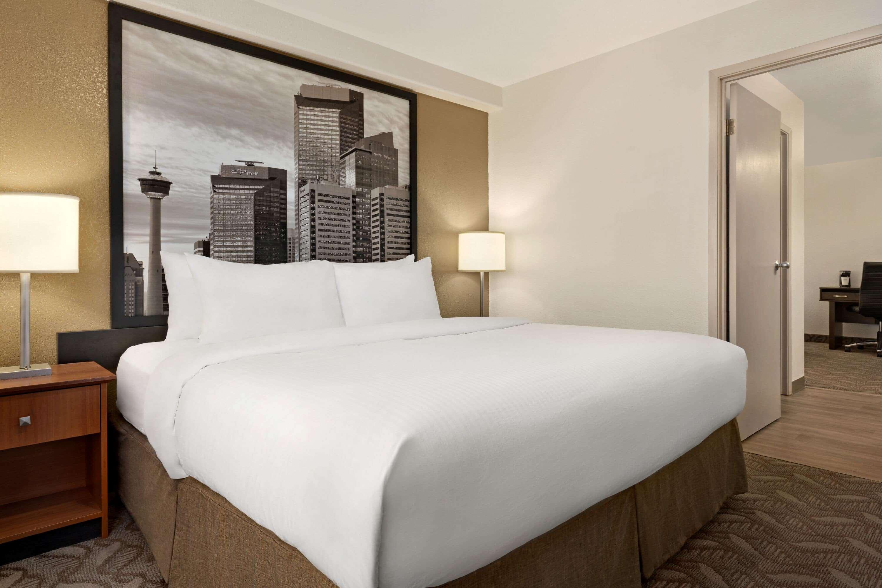 Super 8 By Wyndham Shawnessy Area Hotel 3*