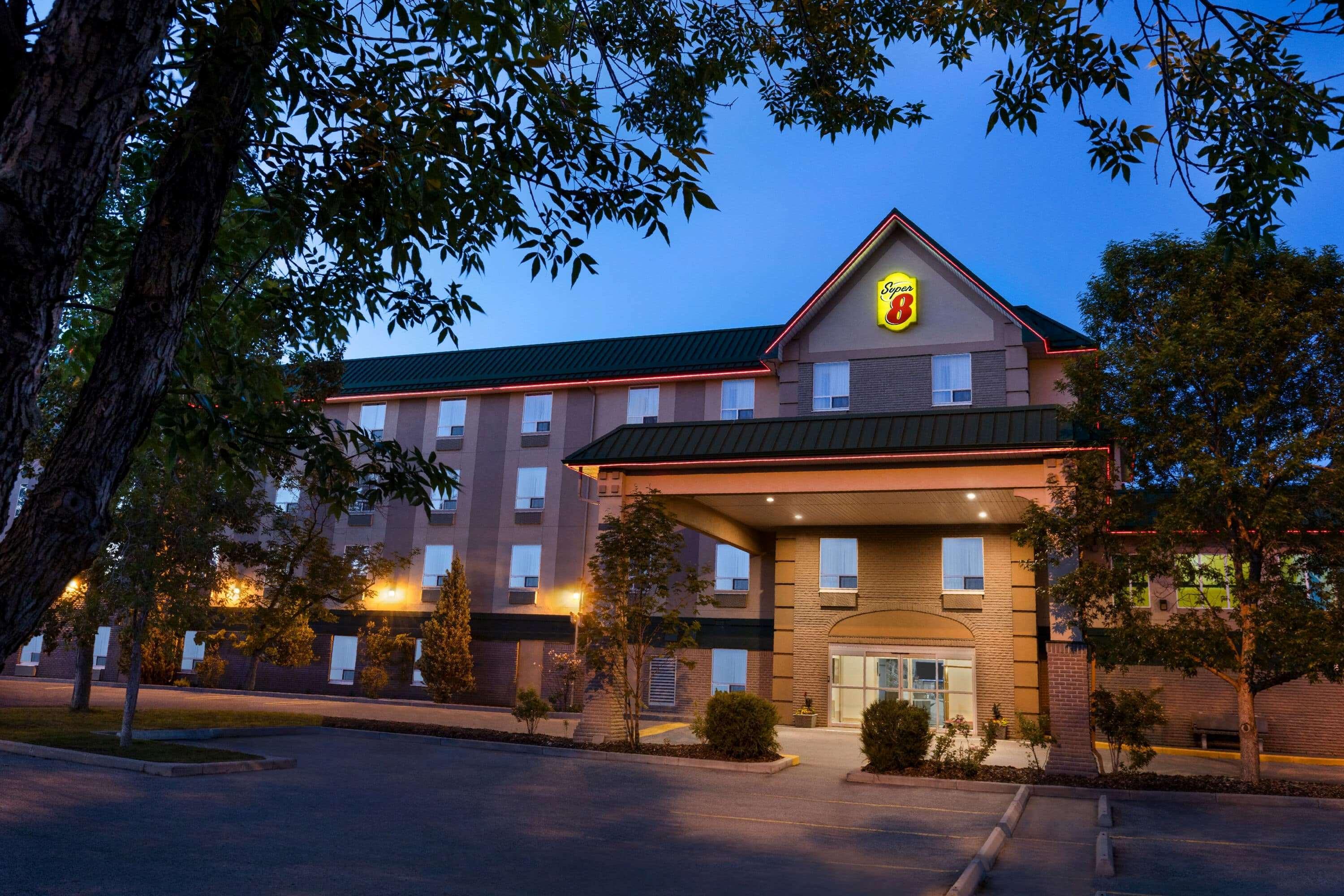 Super 8 By Wyndham Shawnessy Area Calgary