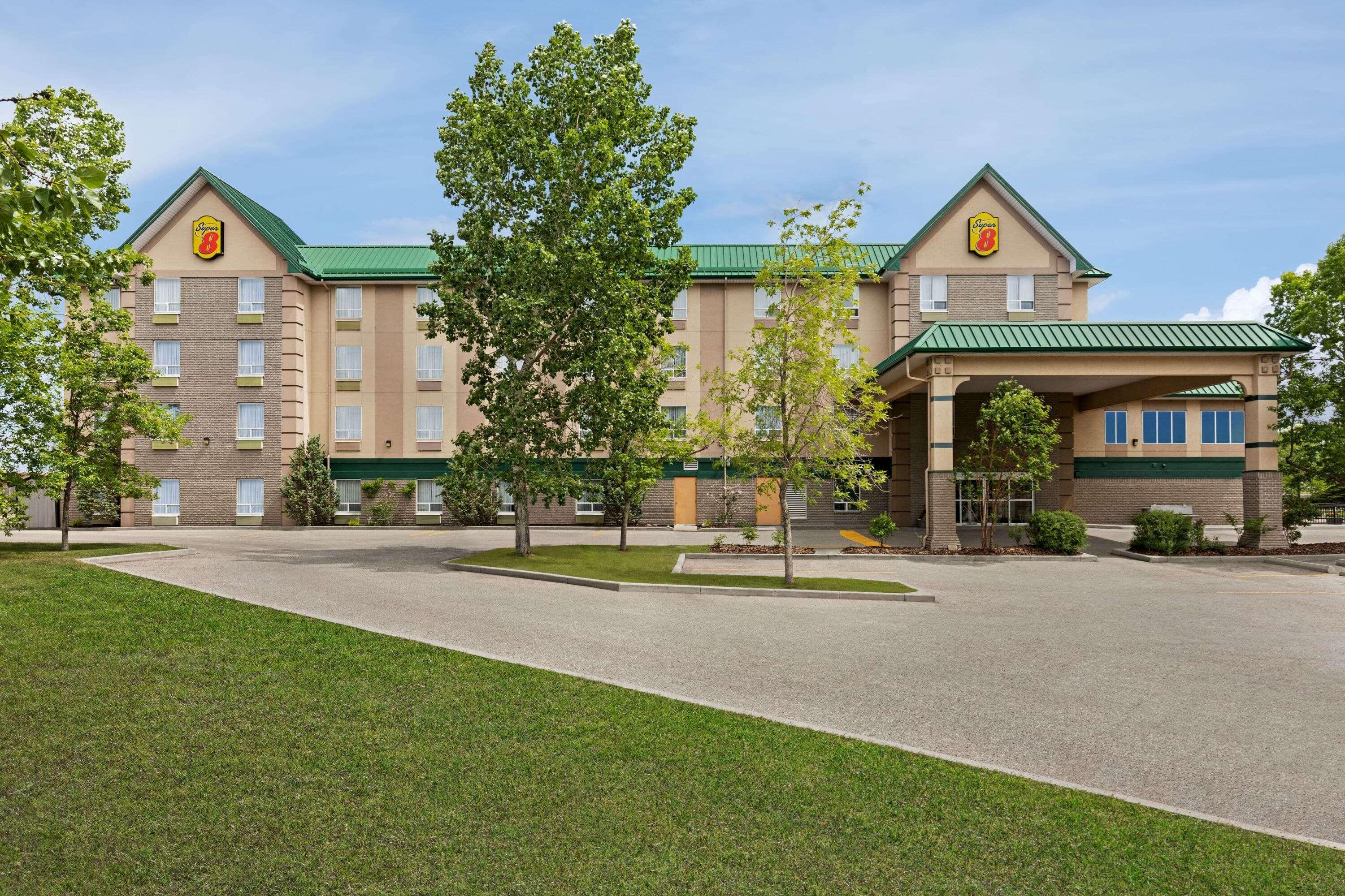 Super 8 By Wyndham Shawnessy Area Hotel