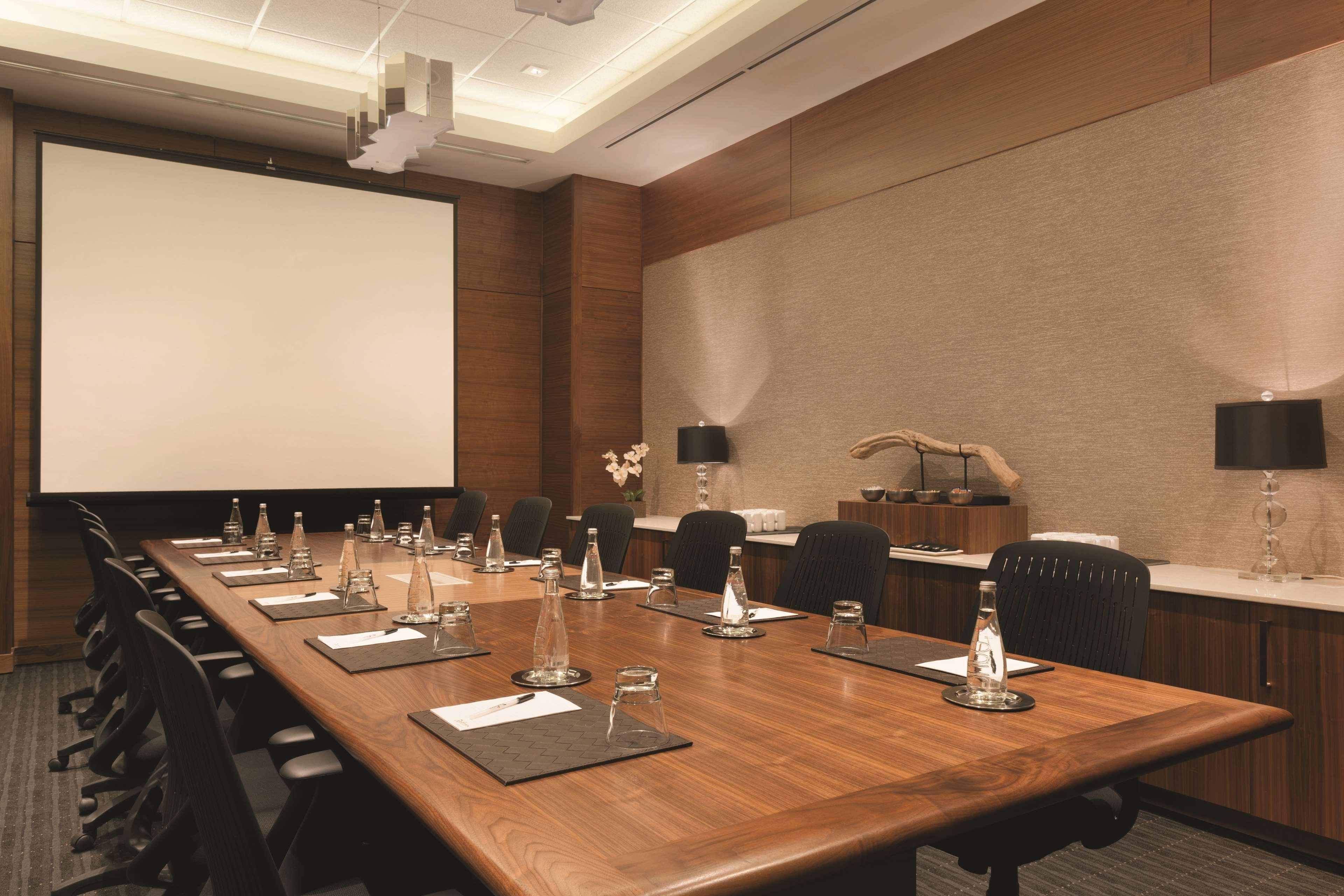 Radisson & Conference Centre Airport 4*