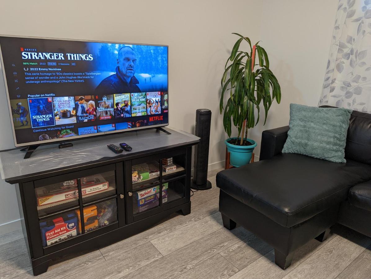 Livingston Howse Haven - A Simple & Cozy Private Two-bedroom Basement With Free Parking Apartment