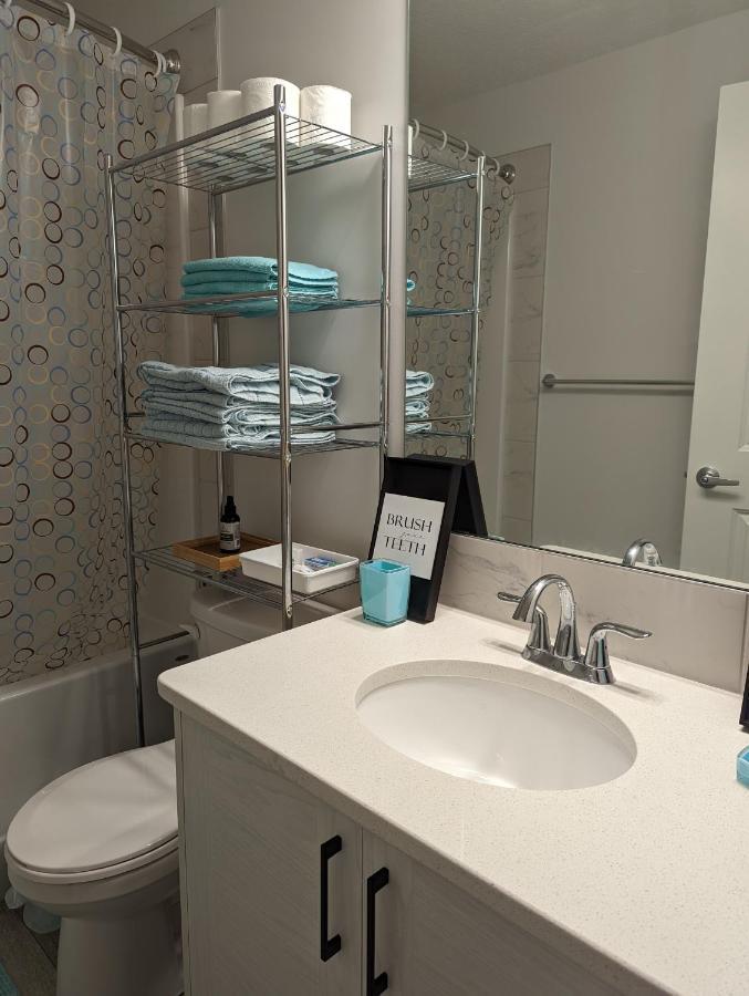 Apartment Livingston Howse Haven - A Simple & Cozy Private Two-bedroom Basement With Free Parking