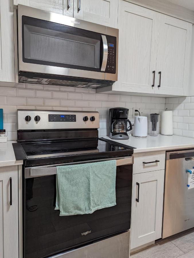 Livingston Howse Haven - A Simple & Cozy Private Two-bedroom Basement With Free Parking * Calgary