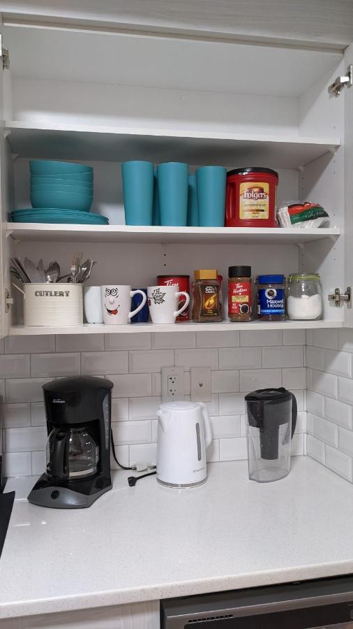 Livingston Howse Haven - A Simple & Cozy Private Two-bedroom Basement With Free Parking Calgary