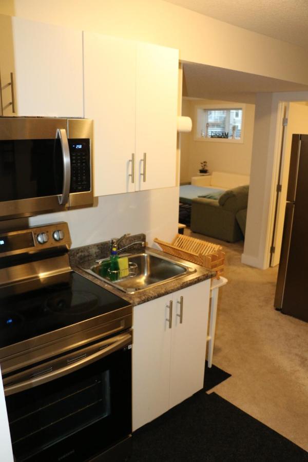 Guest In Apartment *