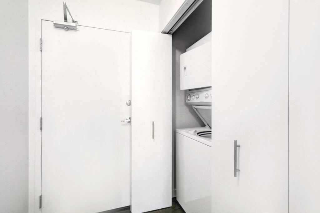 Stylish 1br, Stampede & Free Parking By Doorbed Calgary