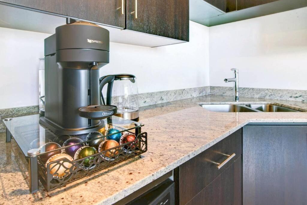 Apartment Stylish 1br, Stampede & Free Parking By Doorbed Calgary