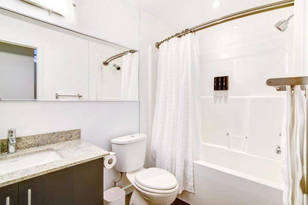 Stylish 1br, Stampede & Free Parking By Doorbed * Calgary