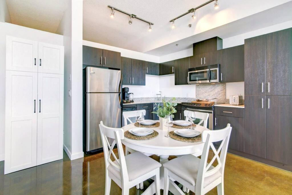 Stylish 1br, Stampede & Free Parking By Doorbed *