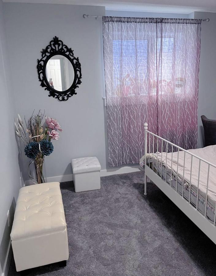 Banff Garden Suite&2mins Bus Station Close Lrt& Free Parking