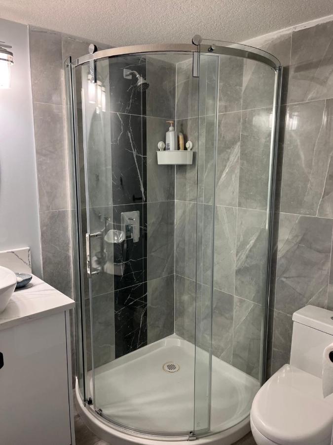 Banff Garden Suite&2mins Bus Station Close Lrt& Free Parking Guest house *