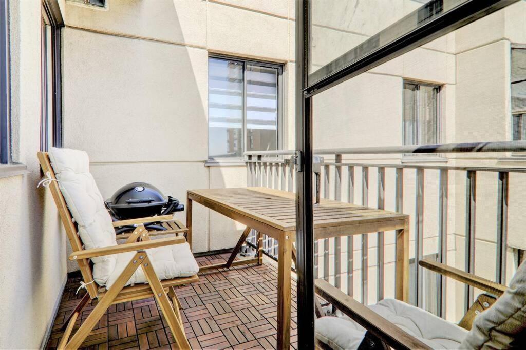 Apartment Floor 2br, Stampede & Free Parking By Doorbed Calgary