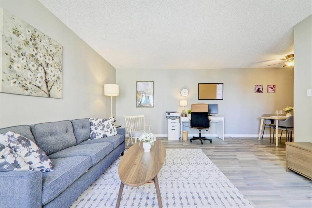 Floor 2br, Stampede & Free Parking By Doorbed Apartment Calgary
