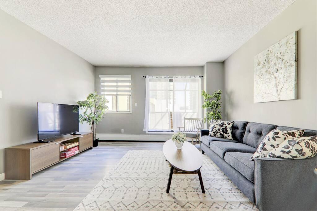 Floor 2br, Stampede & Free Parking By Doorbed *
