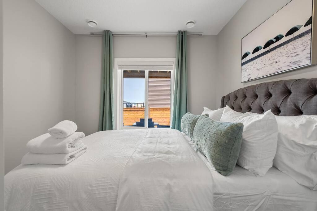 Modern Basement Gem: 2 Bedroom Retreat * Calgary