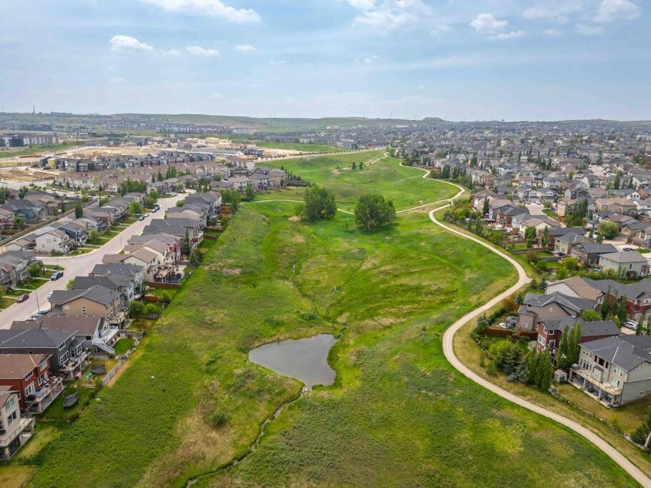 Apartment Modern Basement Gem: 2 Bedroom Retreat Calgary
